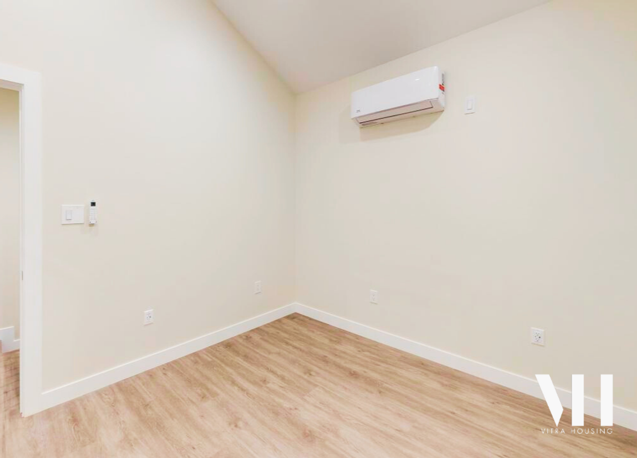 1140 West 25th Street - Photo 4 of 19