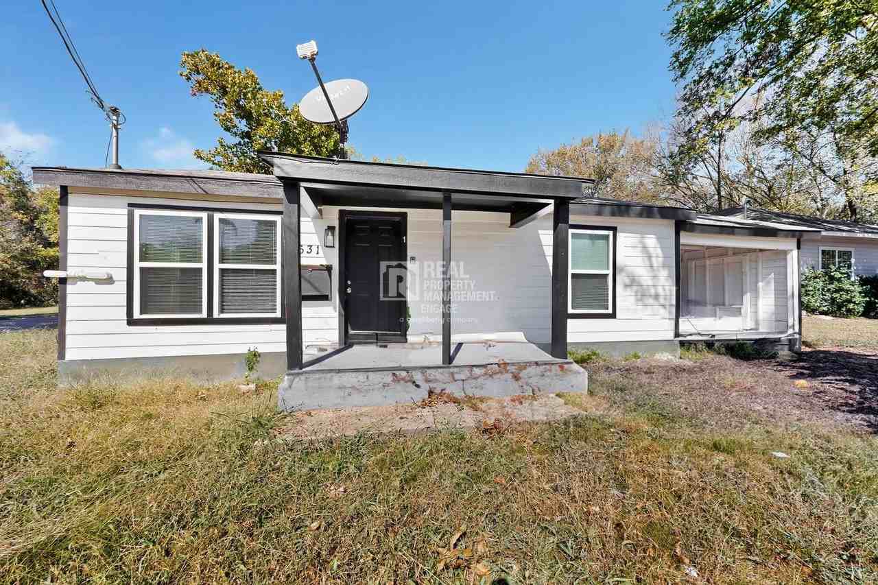 631 Baker Street - Photo 4 of 50