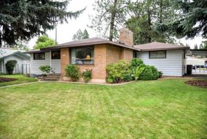 featured image of 7918 N Hughes Dr