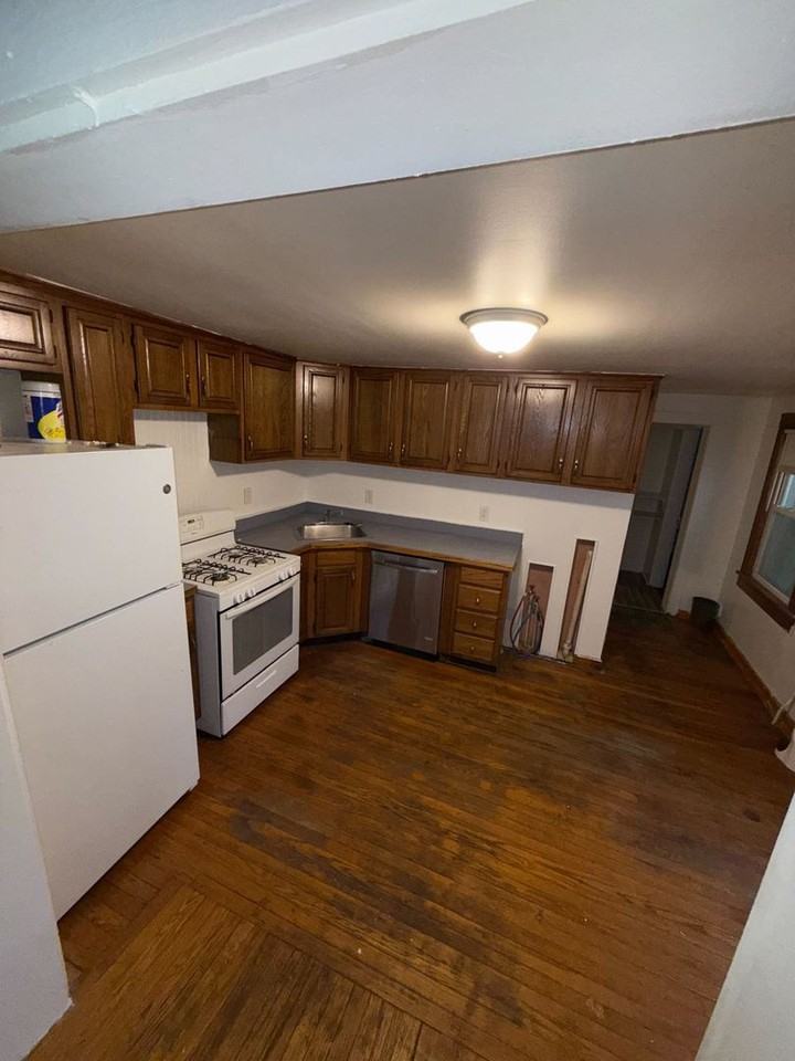 686 3rd Ave - Photo 7 of 10