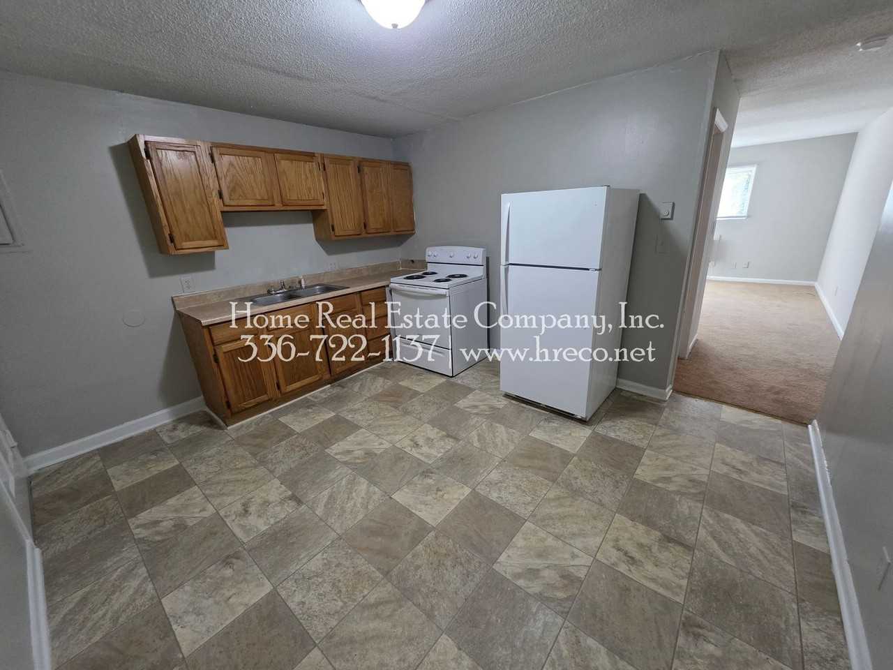 725 Akron Dr #M - Photo 3 of 8