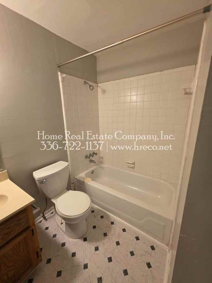 725 Akron Dr #M - Photo 4 of 8