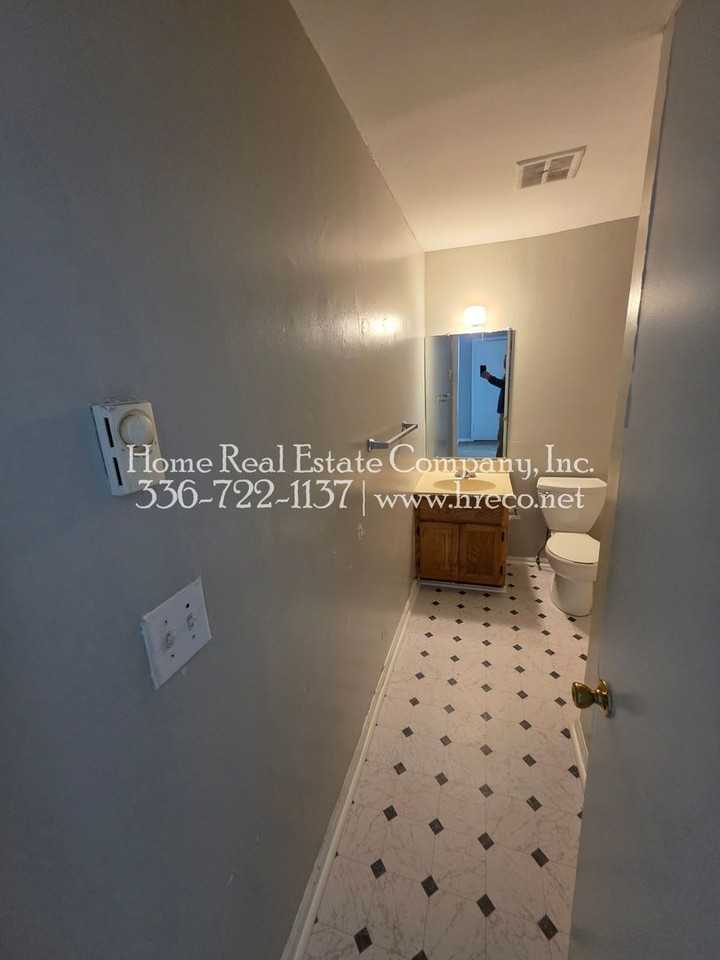 725 Akron Dr #M - Photo 5 of 8