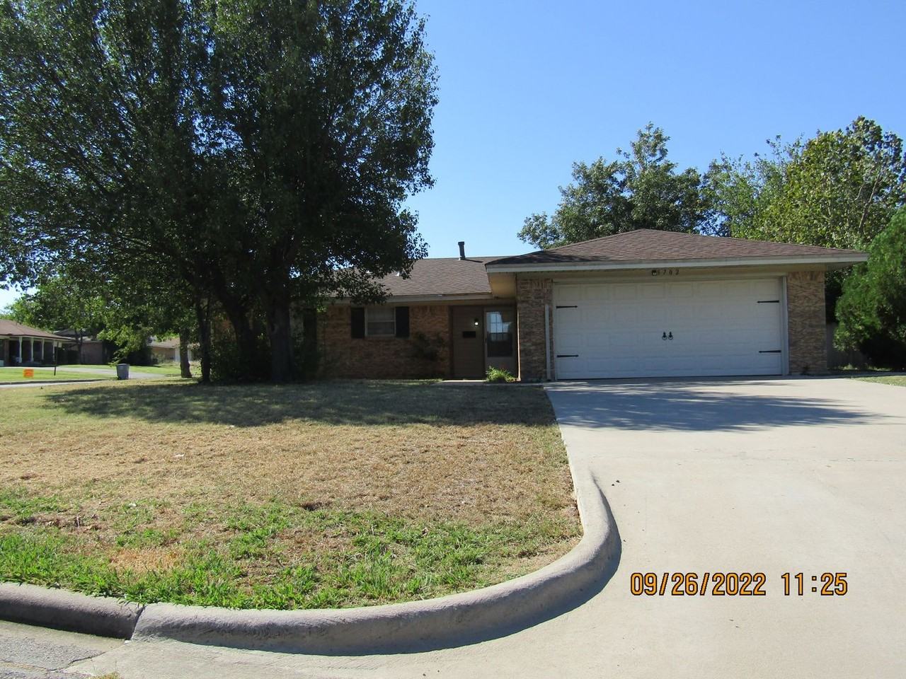 5702 Nw Cedarwood Dr