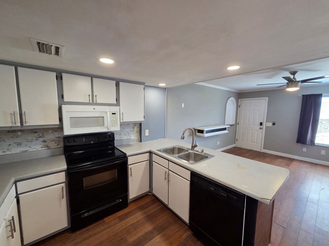 3614 Tiki Dr - Photo 4 of 7