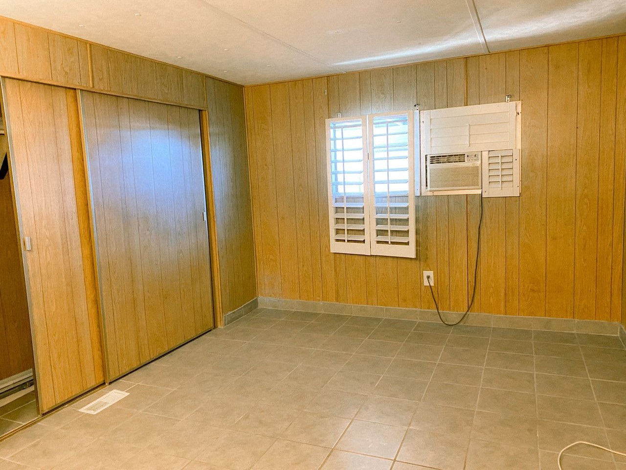719 S Lyon Ave - Photo 5 of 12