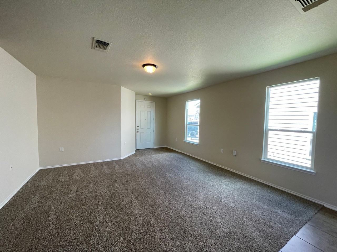 7422 Primrose Post - Photo 2 of 20