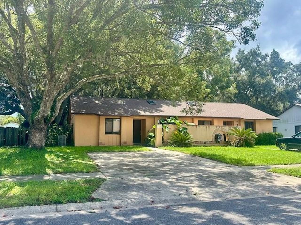 9868 Lancewood St - Photo 2 of 12