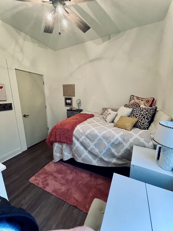 604 N Grant St - Photo 5 of 9