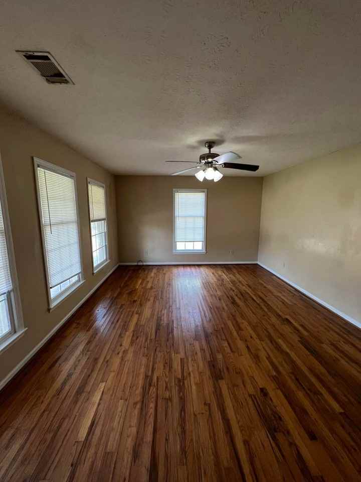 994 Birch Ct - Photo 2 of 12