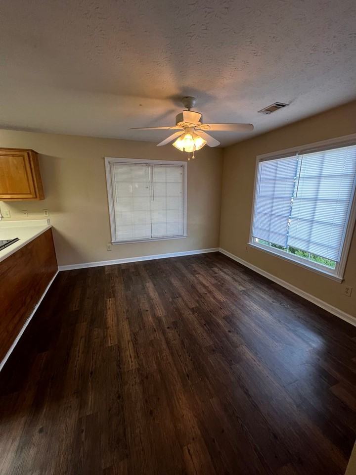 994 Birch Ct - Photo 4 of 12