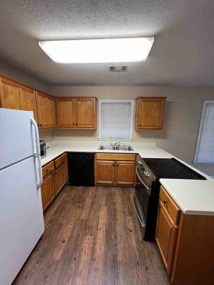 994 Birch Ct - Photo 5 of 12