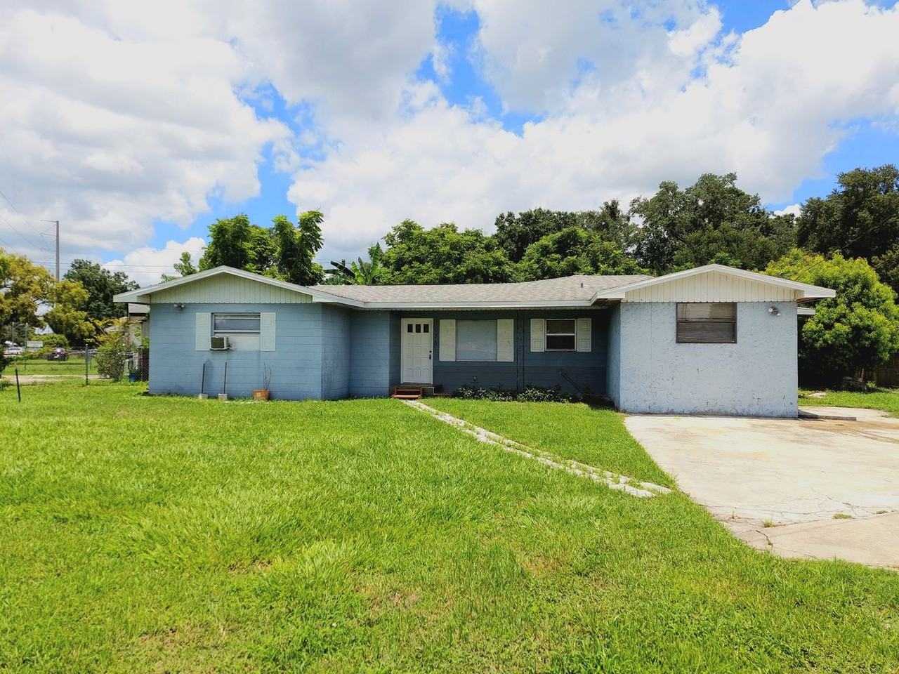 1035 North Combee Road