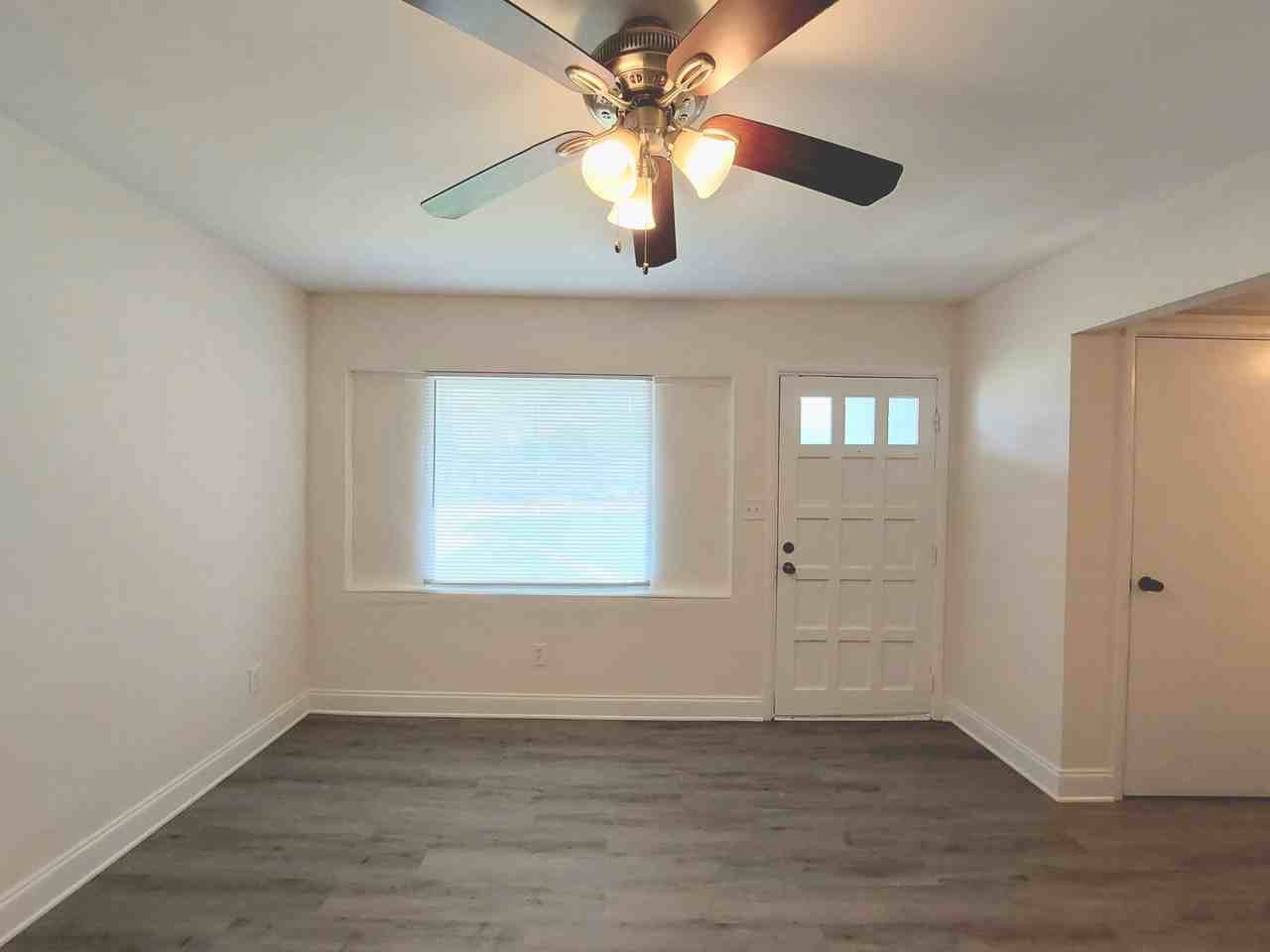 1035 N Combee Rd - Photo 5 of 24