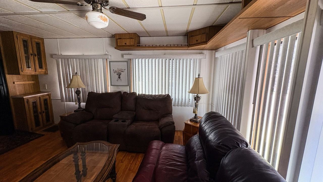 918 Acorn Dr - Photo 4 of 9