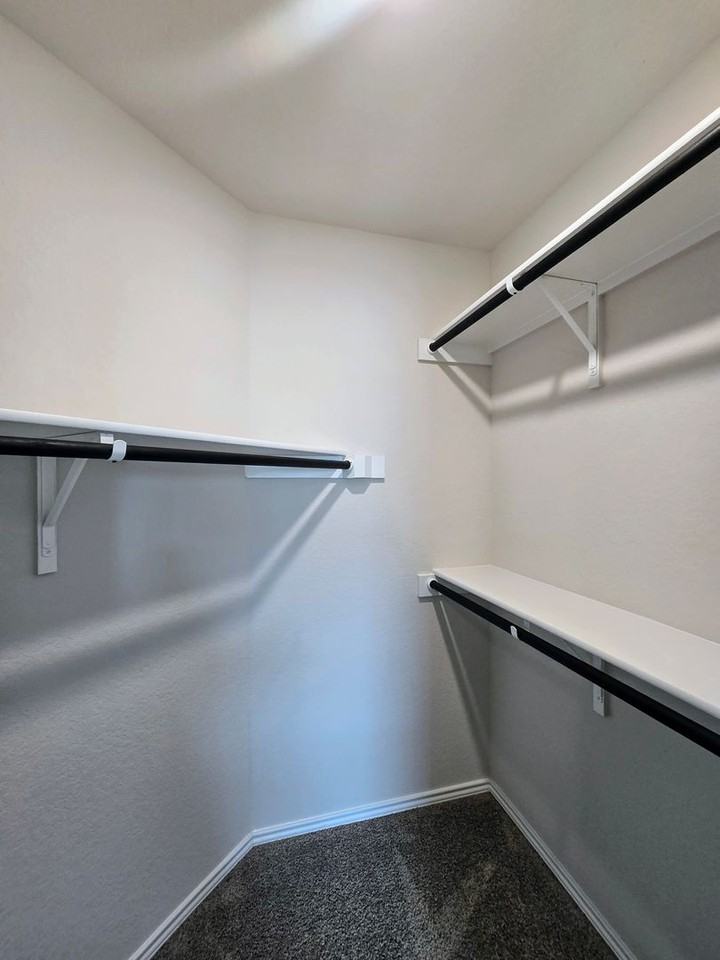 5802 Brook Pr - Photo 5 of 16