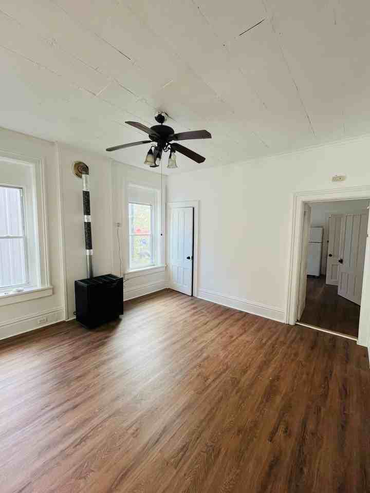 82 Main St - Photo 3 of 6