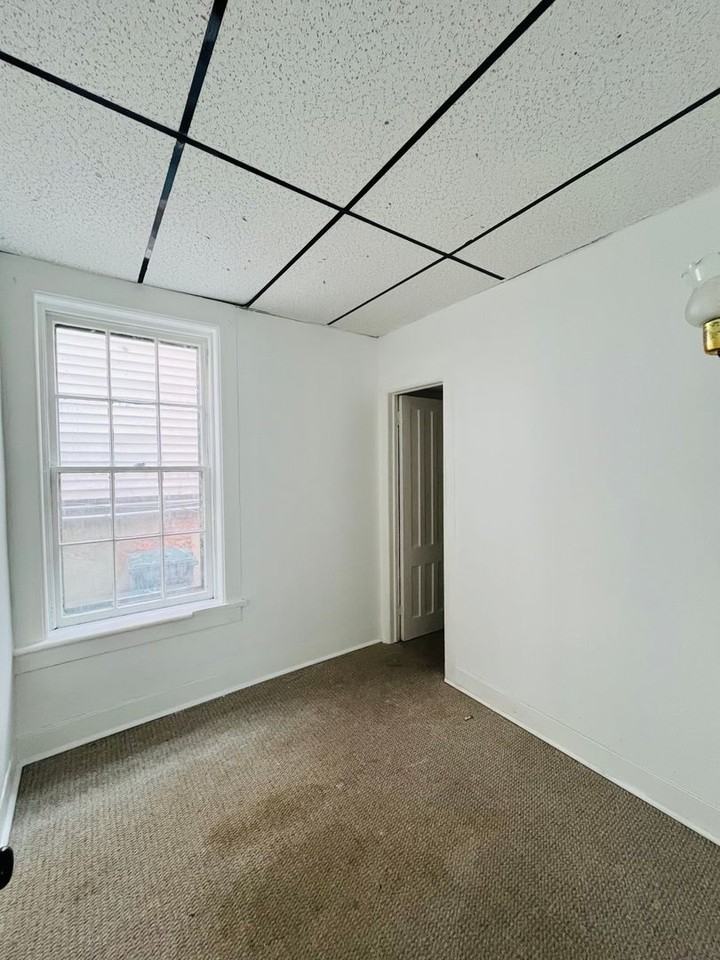 82 Main St - Photo 4 of 6