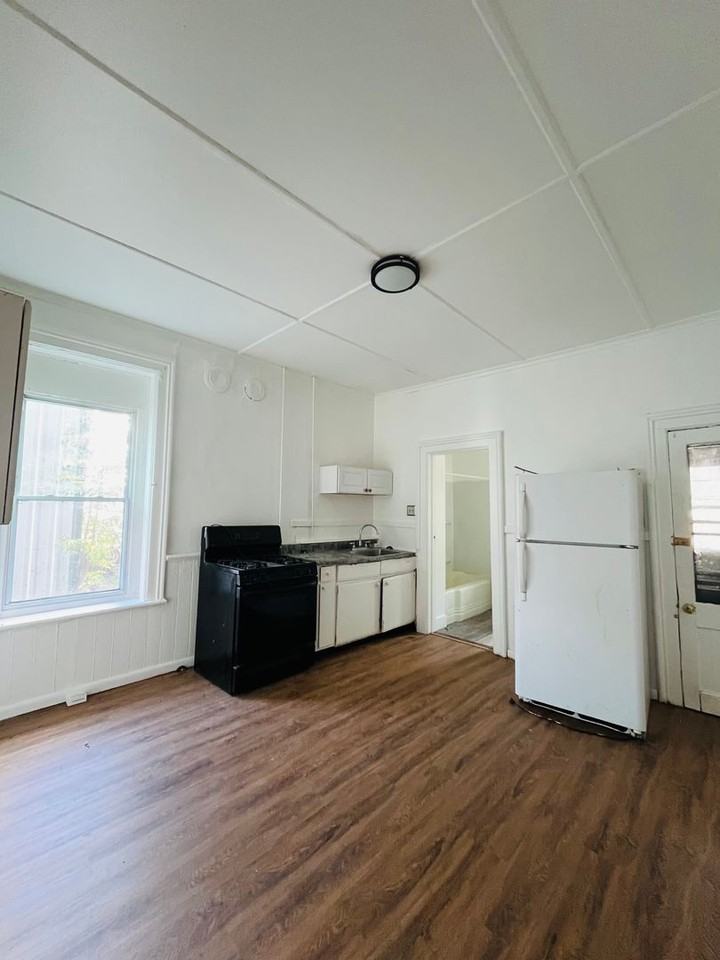 82 Main St - Photo 5 of 6