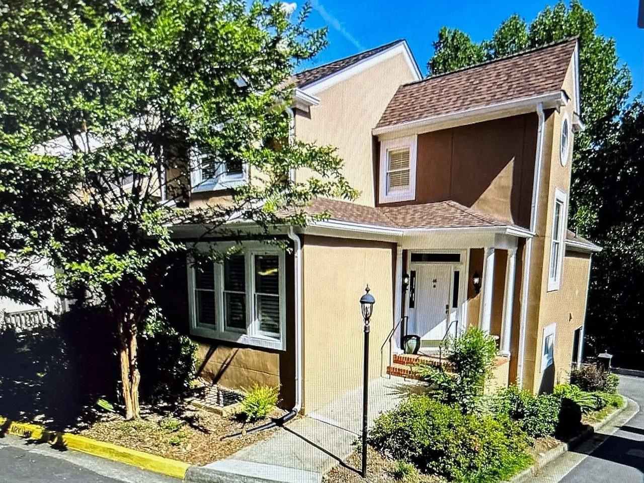 46 46 Lullwater Estate Rd NE - Photo 3 of 13