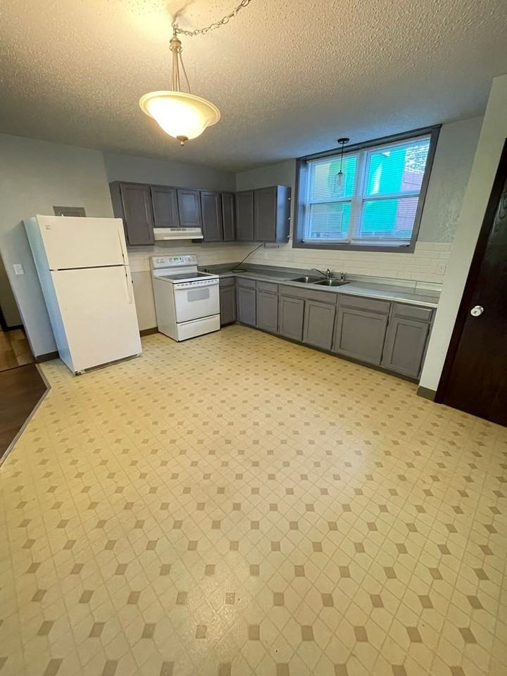 102 10th St - Photo 5 of 25