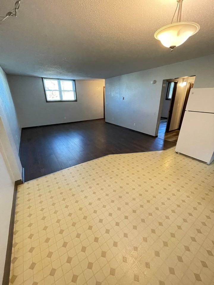 102 10th St - Photo 6 of 25