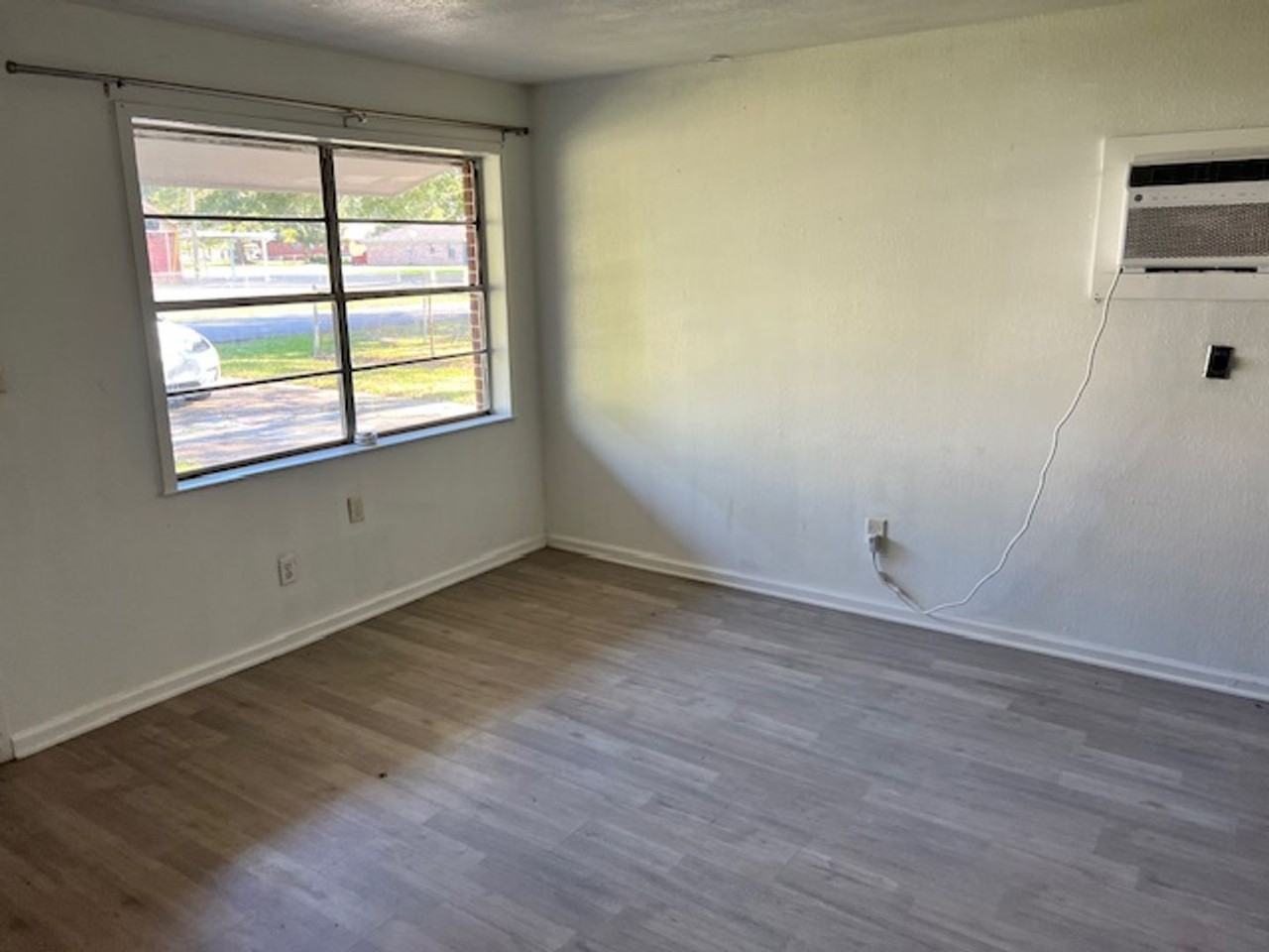 5230 General Mcarthur St - Photo 2 of 8