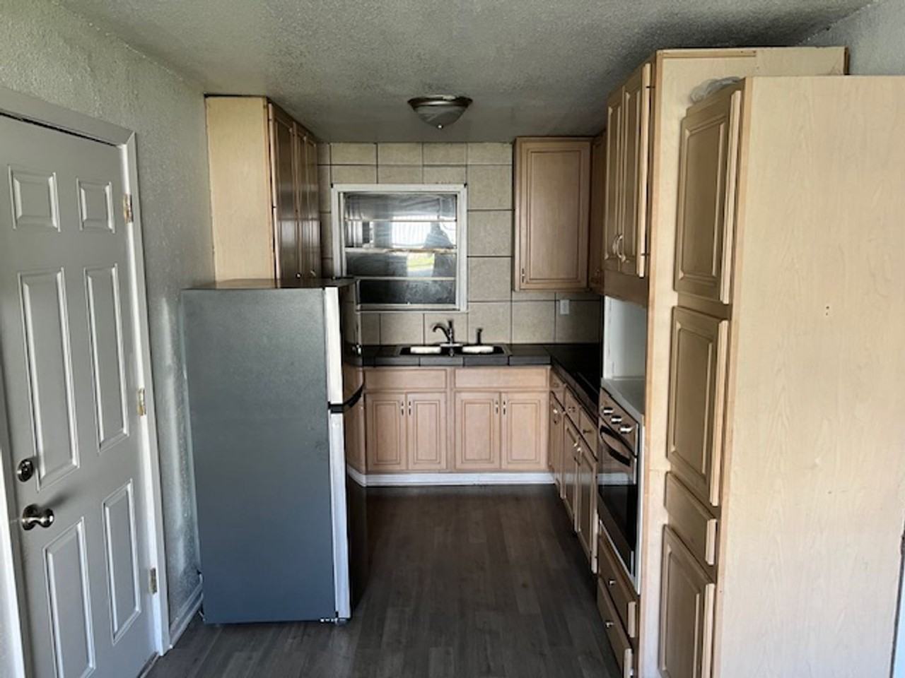 5230 General Mcarthur St - Photo 3 of 8