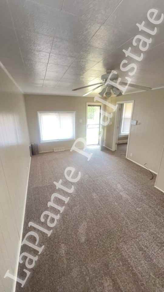 1534 Pinewood Ave - Photo 2 of 10