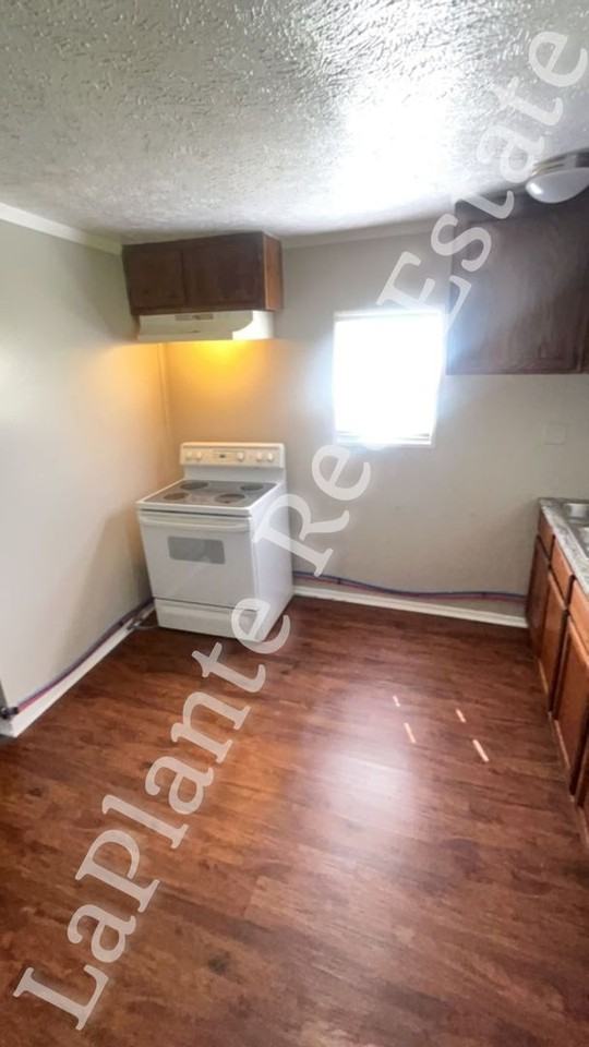 1534 Pinewood Ave - Photo 5 of 10