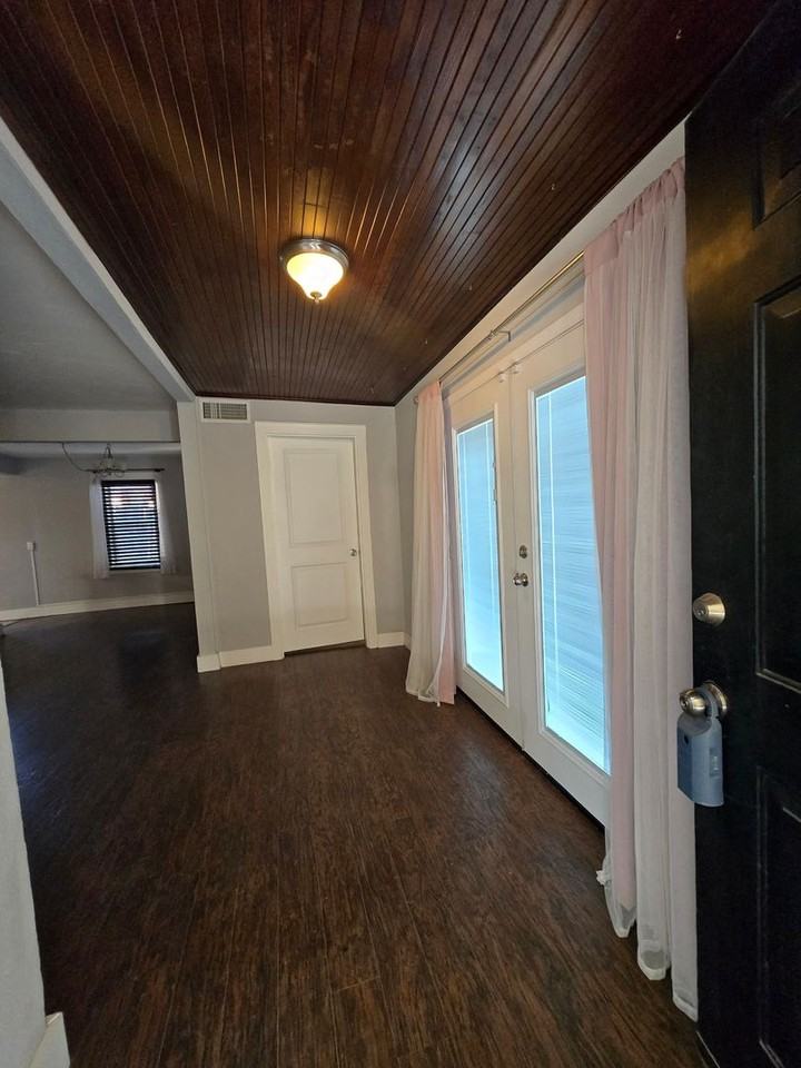 804 N Washington Ave - Photo 2 of 26