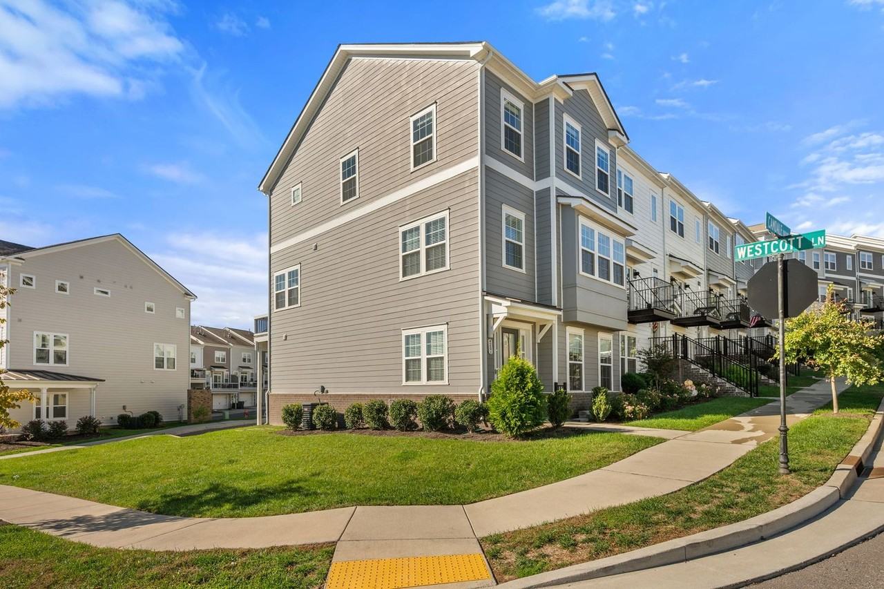 4201 Camdale Dr - Photo 3 of 37