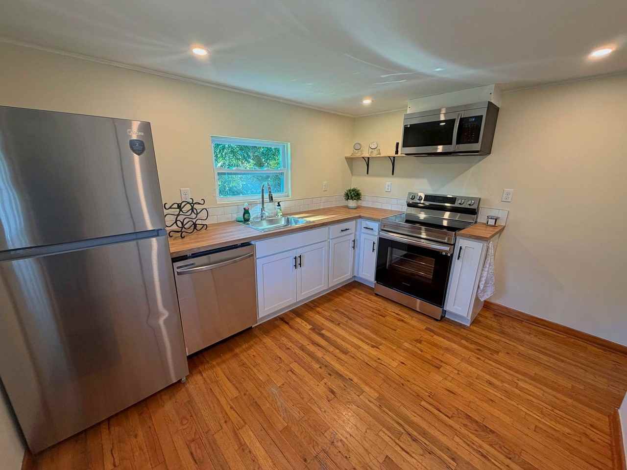 5336 Alpha Ave - Photo 3 of 13