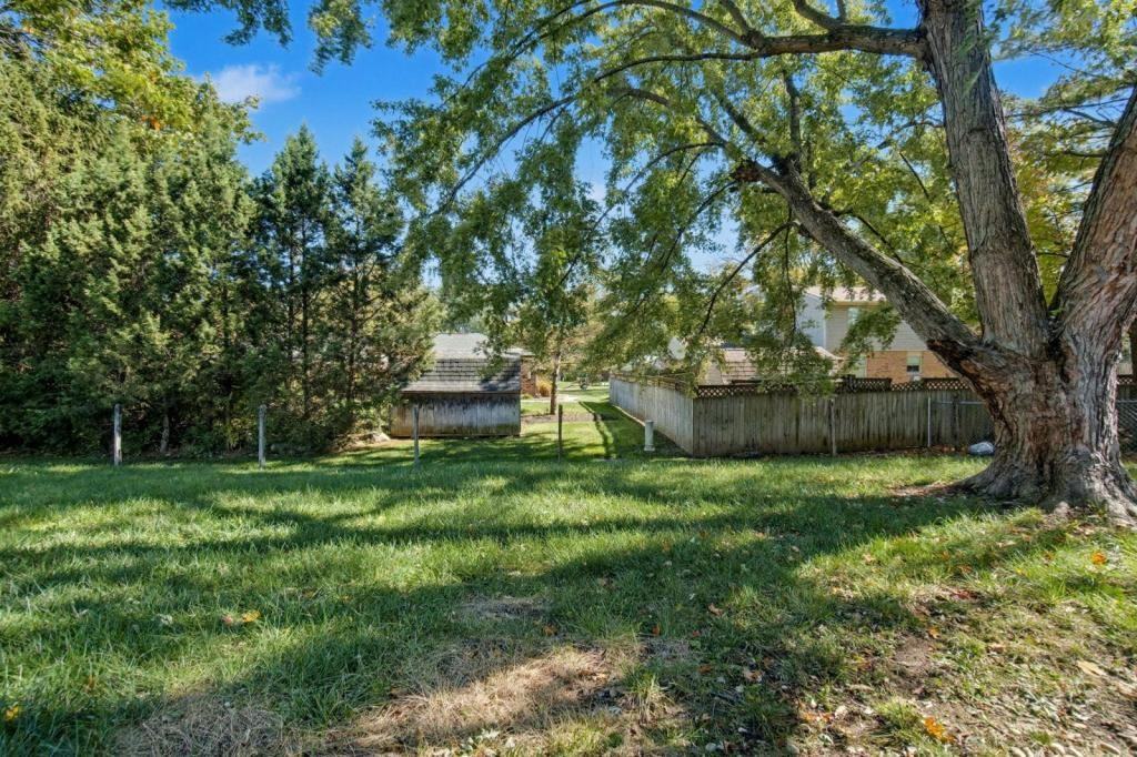 7882 Lockport Blvd - Photo 4 of 46