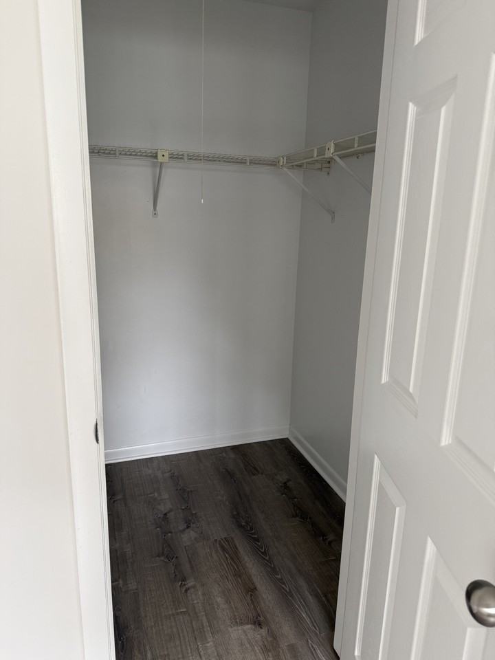 405 N Cambridge Dr #405 - Photo 7 of 18