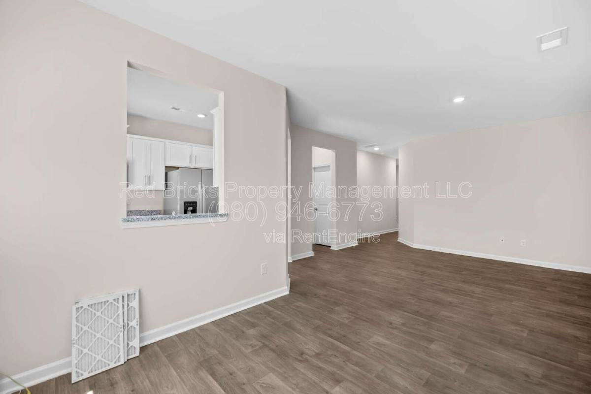 8113 Murray Branch Dr - Photo 3 of 10