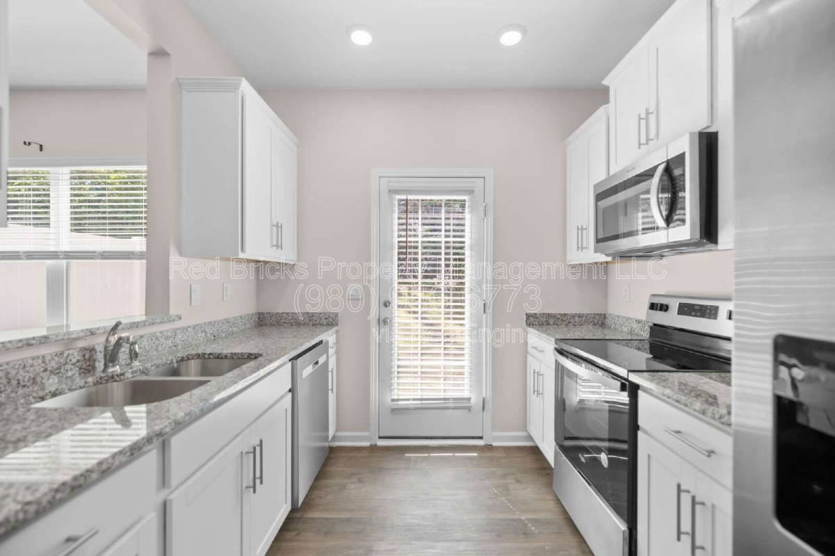 8113 Murray Branch Dr - Photo 6 of 10