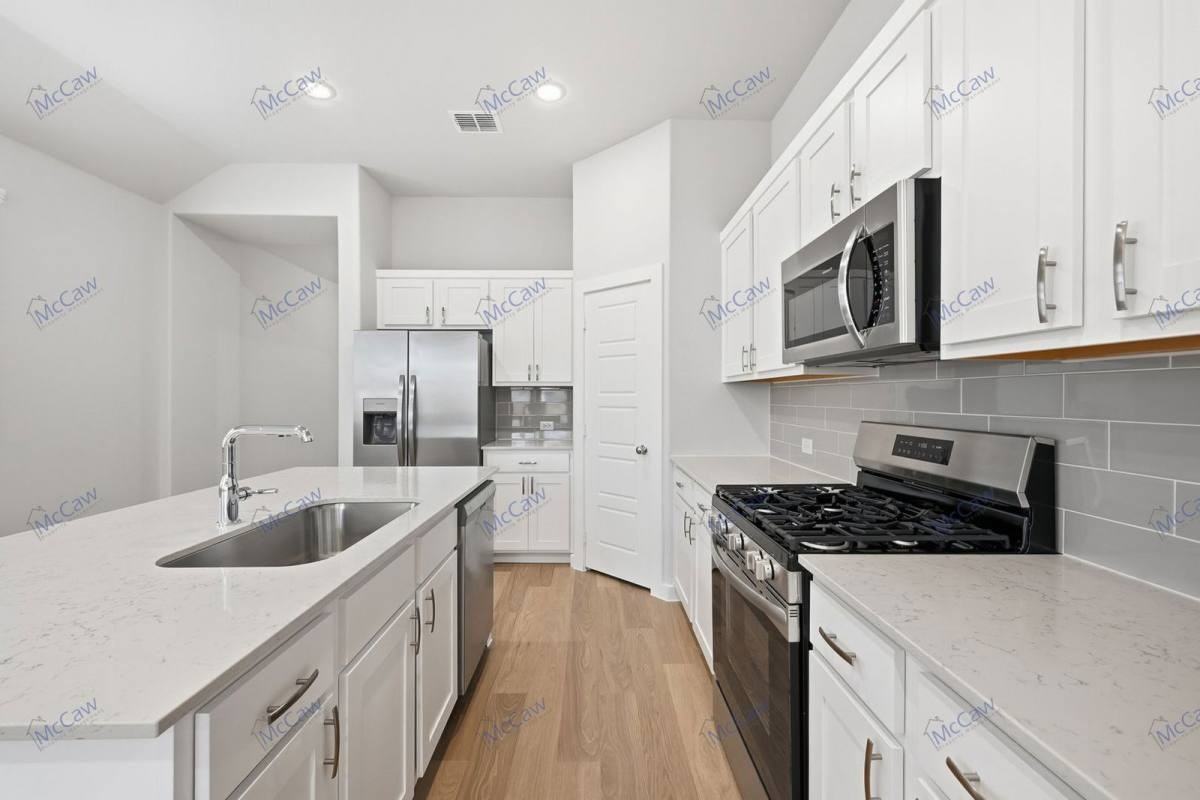 4005 Sandstone Dr - Photo 3 of 10