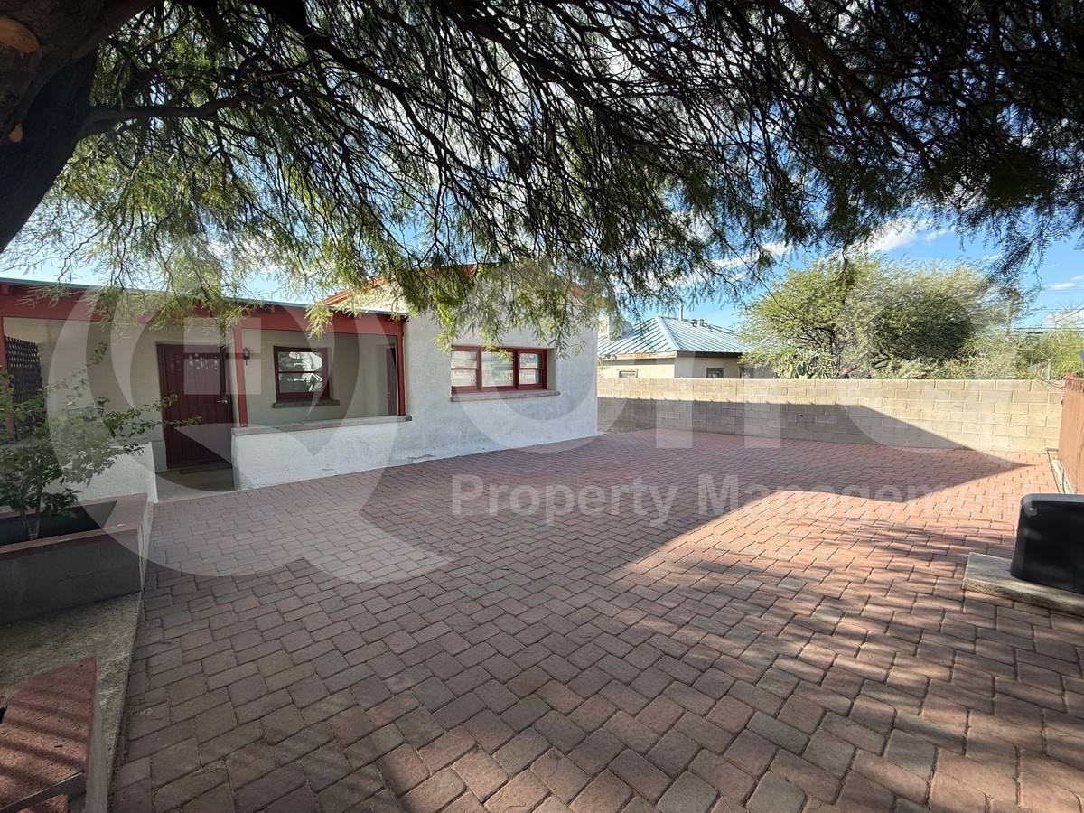 421 W 18th St - Photo 2 of 10