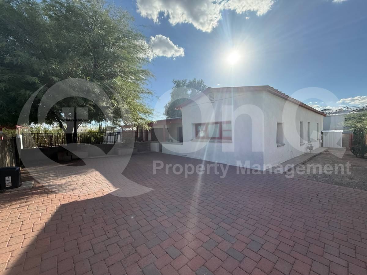 421 W 18th St - Photo 3 of 10