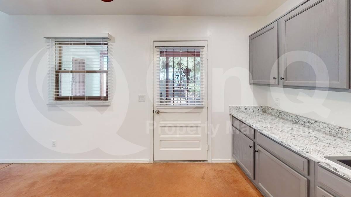 421 W 18th St - Photo 5 of 10