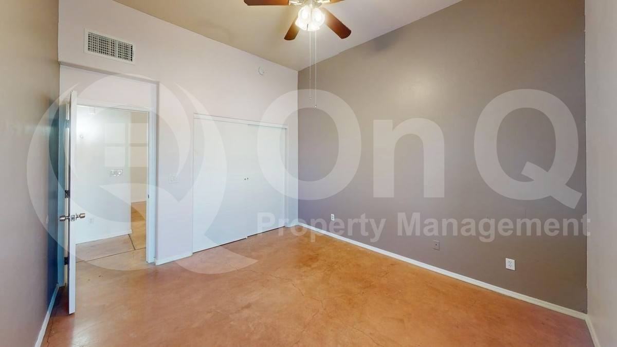 421 W 18th St - Photo 7 of 10