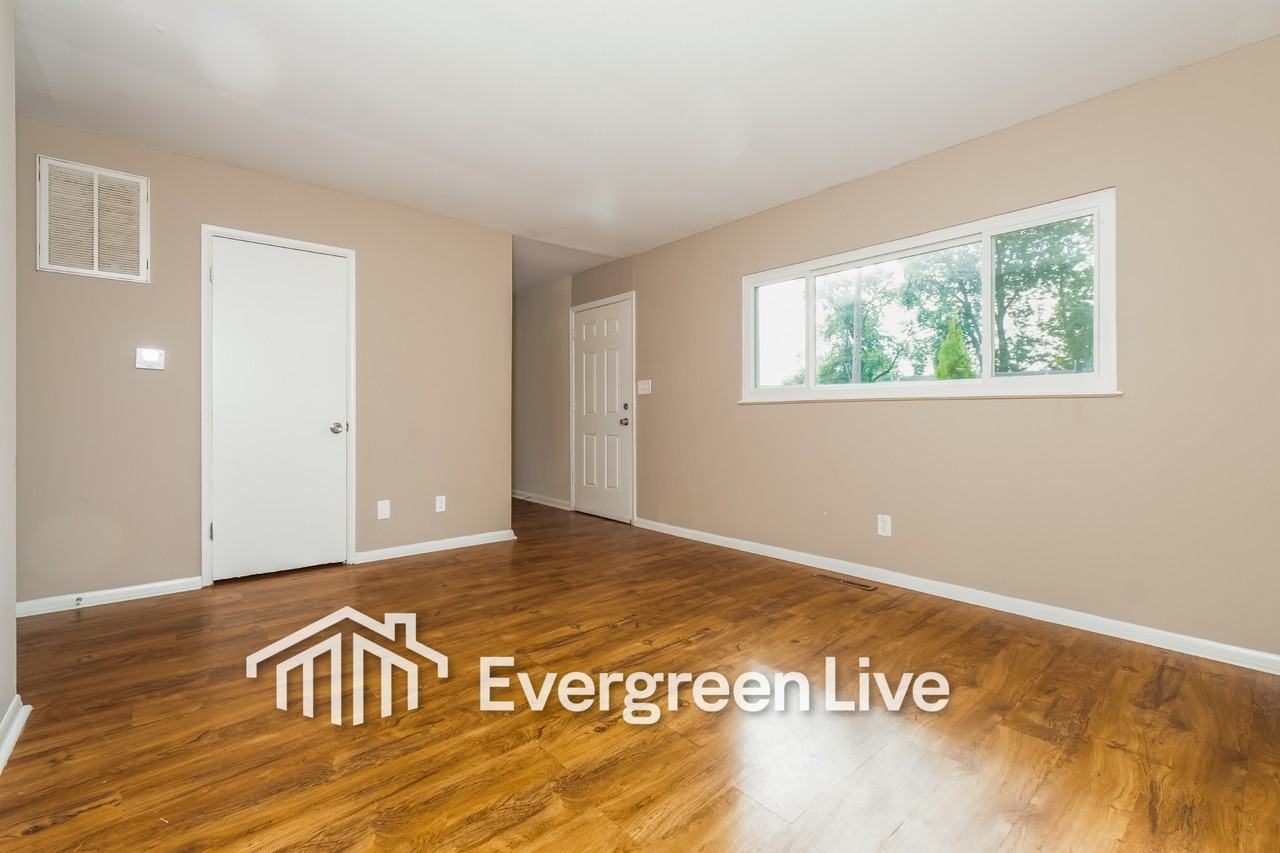 3123 Houston Dr - Photo 3 of 15
