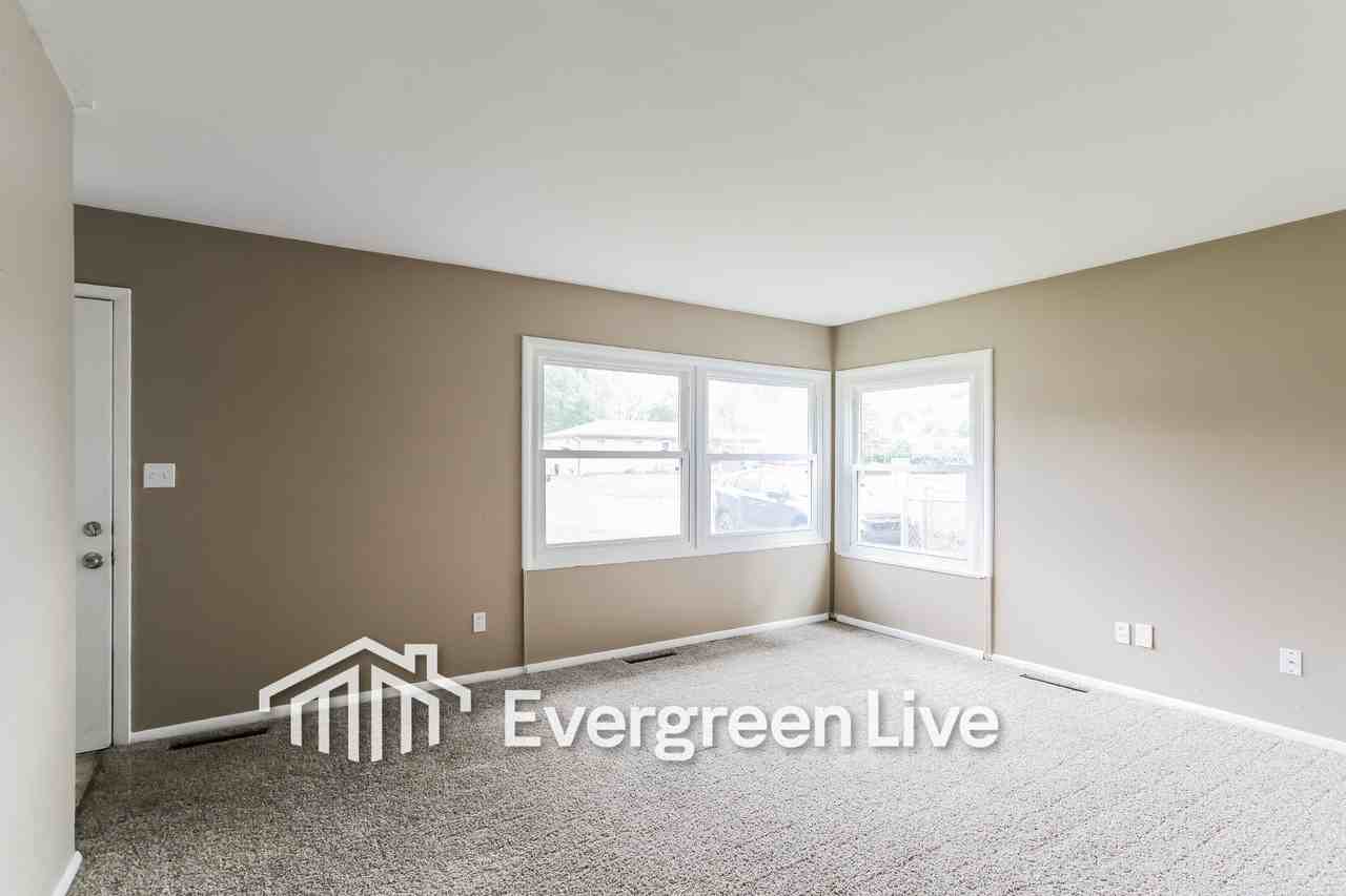 1740 Ferris Rd - Photo 3 of 15