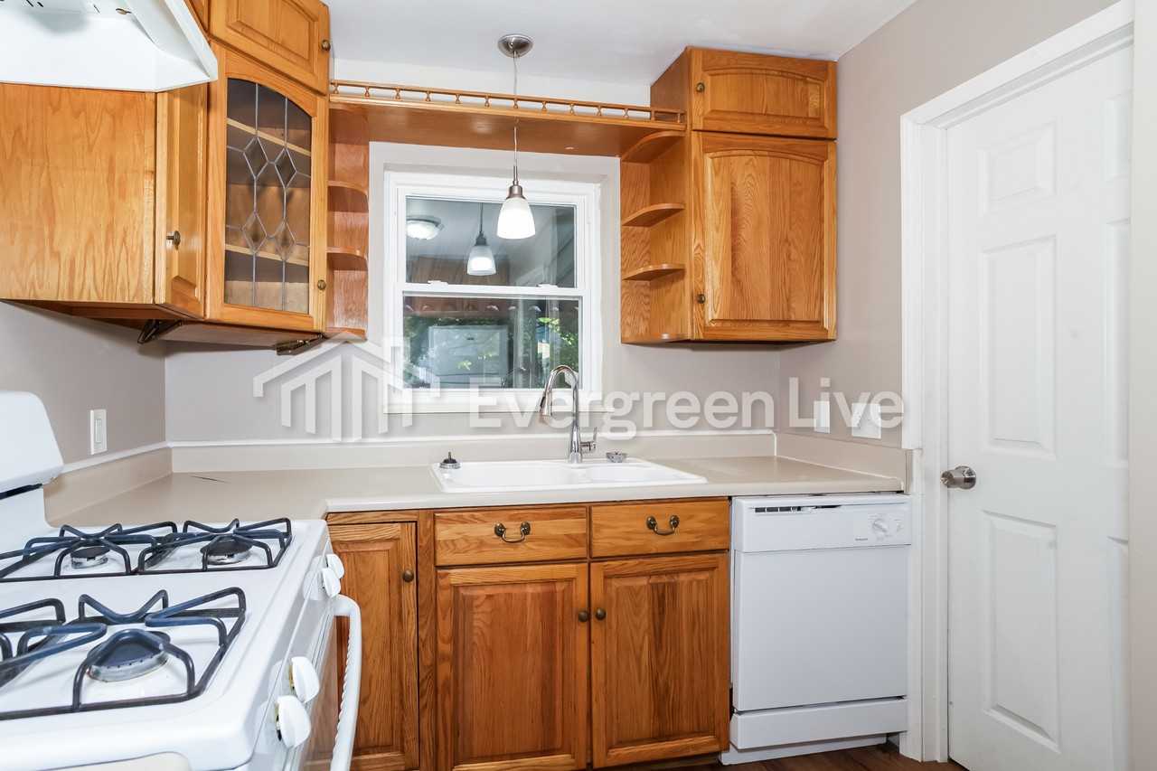 2264 Rosedale Ave - Photo 7 of 16