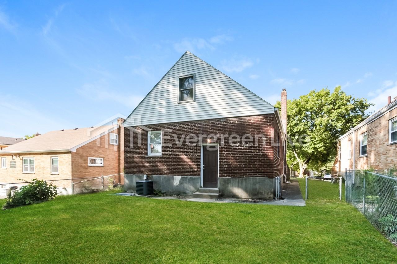 5231 Ralph Ave - Photo 3 of 15