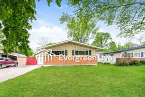 featured image of 8911 Fontainebleau Ter