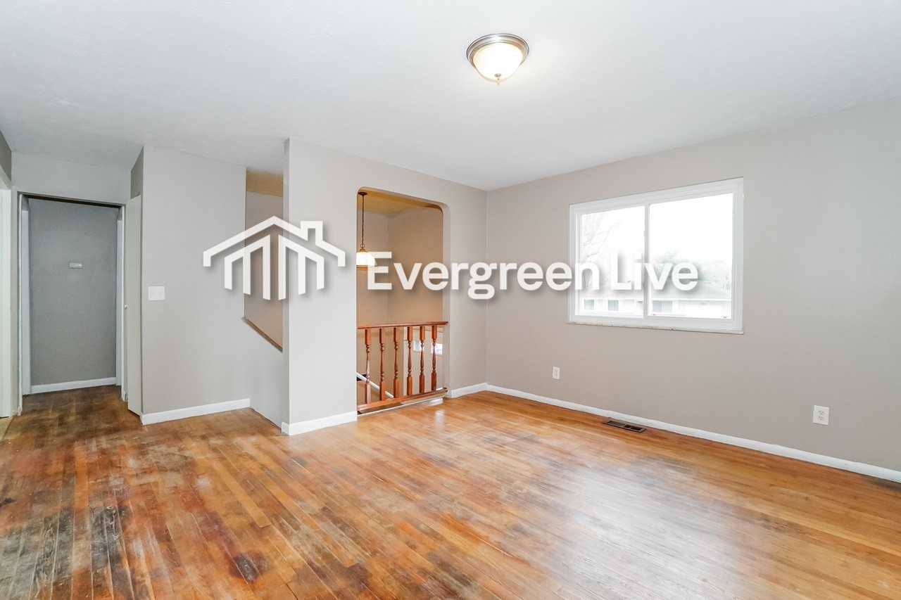 5145 Rutledge Dr S - Photo 3 of 15