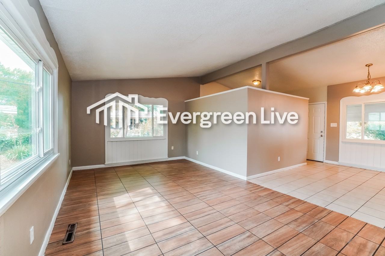 1453 Blaine Dr - Photo 3 of 15