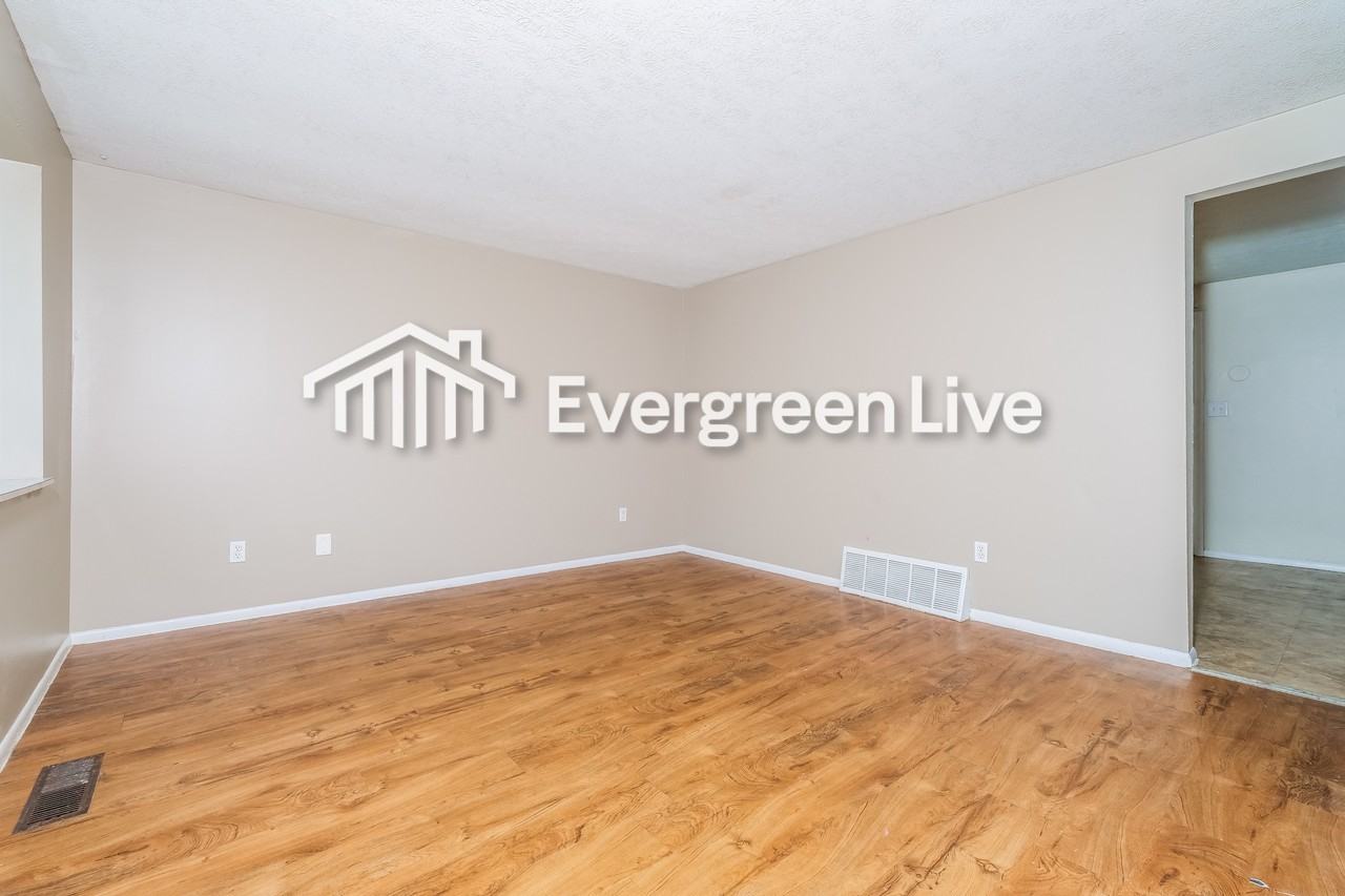 2578 Bethesda Ave - Photo 4 of 15